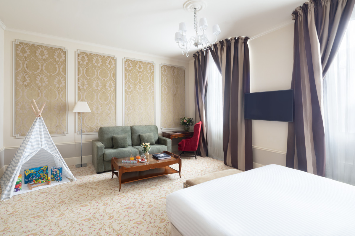 Wellcome Families Hotel El Palace Barcelona